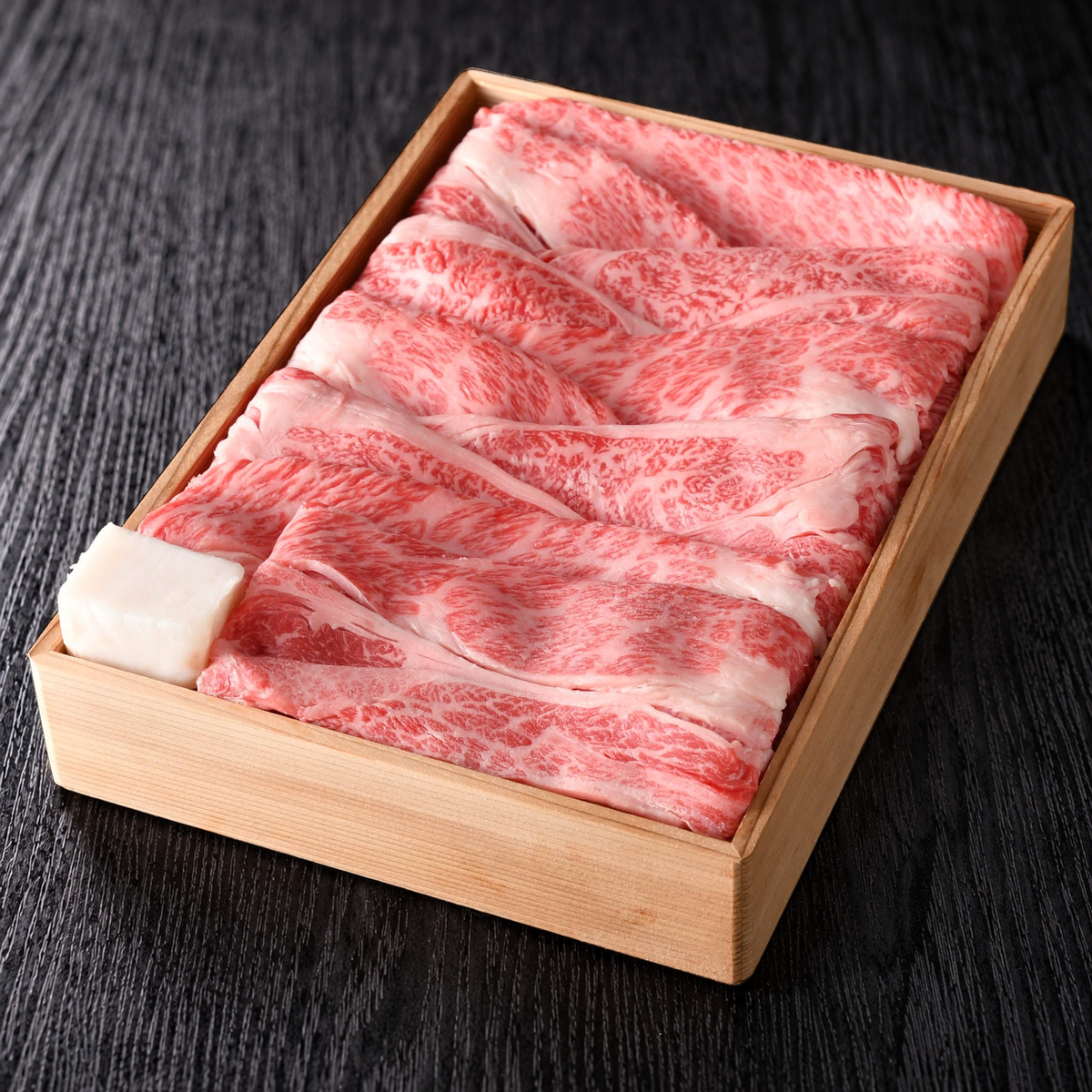 松阪牛 進物用杉箱入 【肩ロース】